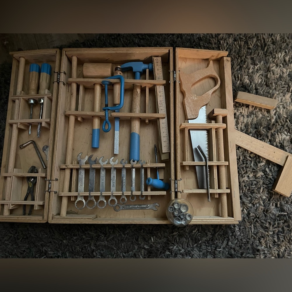 016 Vintage Childrens Carpenters Tool Set Wood Chest Box with Tools